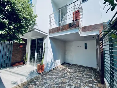 a white house with a balcony and a patio at La palma- casa amoblada Palma Mayorca in Sincelejo