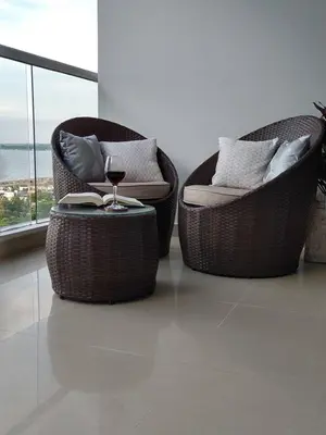 two chairs and a table with a glass of wine at Paraíso en Cartagena Confort Privado con Amenidades de Hotel in Cartagena de Indias