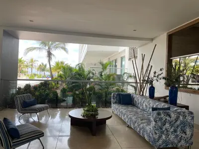 a living room with a couch and a table at Edificio Morros Epic Lujo con Panorama in Cartagena de Indias