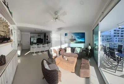 a living room with a couch and a table at Edificio Morros Epic Lujo con Panorama in Cartagena de Indias