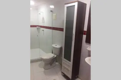 a bathroom with a toilet and a shower and a sink at Cartagena de Indias, Mar, historia y diversión ! in Cartagena de Indias