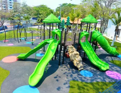 a playground with a green slide in a park at La Quinta Bacana La Campiña in Barranquilla