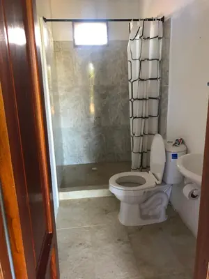 a bathroom with a toilet and a shower at Cabaña La Blanquita in San Bernardo del Viento