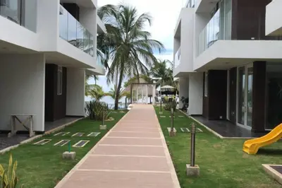 a walkway in front of a building with a slide at Casa de Playa frente al mar. in Coveñas
