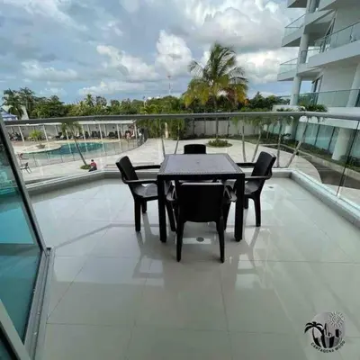a patio with a table and chairs on a balcony at Cartagena apartamento in Cartagena de Indias