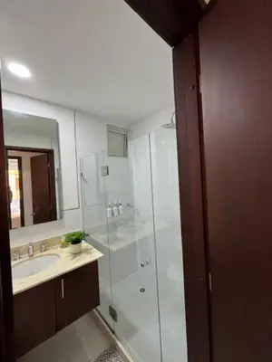 a bathroom with a glass shower and a sink at Hermoso apartamento en la mejor zona de la ciudad in Cartagena de Indias