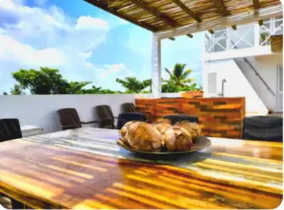 a table with a turkey sitting on top of it at Casa con Piscina Privada Playas del Mar in Cartagena de Indias