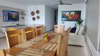 a dining room with a table and chairs at Cabaña Apartamento En Coveñas - Fontaine Bleu in Coveñas