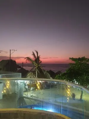 a view of a pool at night with the ocean at Cabaña Apartamento En Coveñas - Fontaine Bleu in Coveñas