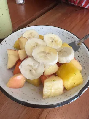 a bowl of fruit with bananas and other fruits at Playa -Boquilla -Apto en Condominio in Cartagena de Indias