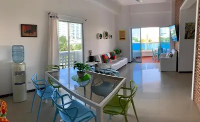 a living room with a glass table and chairs at Hermoso y amplio apartamento en Cartagena de Indias in Cartagena de Indias