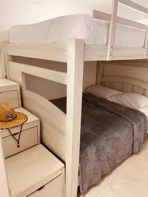 a couple of bunk beds in a room at Apartamento Exclusivo - Caribe Campestre Coveñas in Coveñas