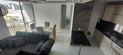 a living room with a couch and a table at HERMOSO APARTAMENTO CON BALCON, 3 Alcobas, 2 baños in Cartagena de Indias