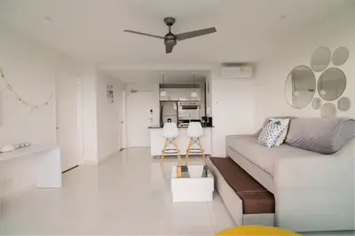 a living room with a couch and a ceiling fan at TU CASA EN MORROS 3 in Cartagena de Indias