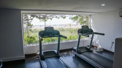 a gym with two treadmills in front of a window at TU CASA EN MORROS 3 in Cartagena de Indias