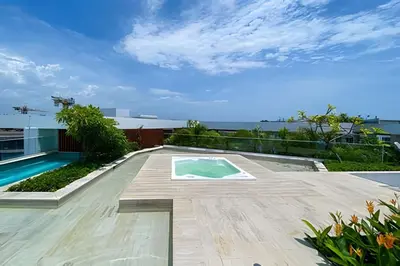 a swimming pool on the roof of a building at 2 Dormitorios Jacuzzi y Vista Mar. Frente a playa in Cartagena de Indias