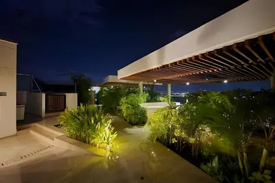 a night view of a house with a garden at 2 Dormitorios Jacuzzi y Vista Mar. Frente a playa in Cartagena de Indias
