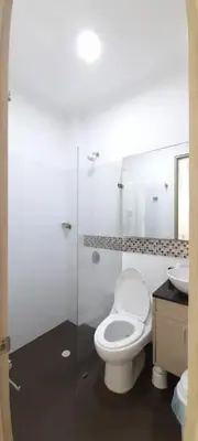 a bathroom with a toilet and a sink at Casa frente al mar con piscina in Coveñas