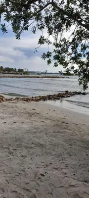 a view of a beach with the ocean in the background at Casa frente al mar con piscina in Coveñas
