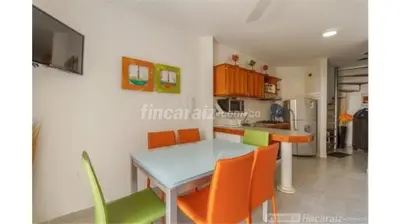 a kitchen with a table and chairs in a room at Santa Marta, Hermoso Apartamento Ubicado en Bello Horizonte in Santa Marta