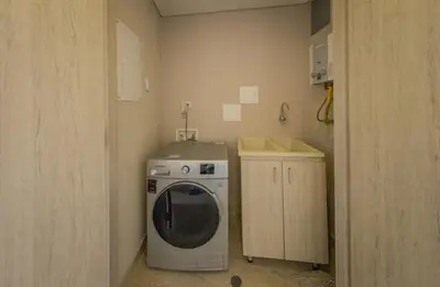 a laundry room with a washing machine and a washer at Confortable y exclusivo apartamento en Martinique Cielo Mar in Cartagena de Indias