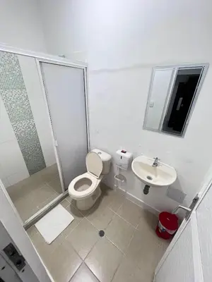 a bathroom with a toilet and a shower and a sink at Garden Home Hostal in Barranquilla