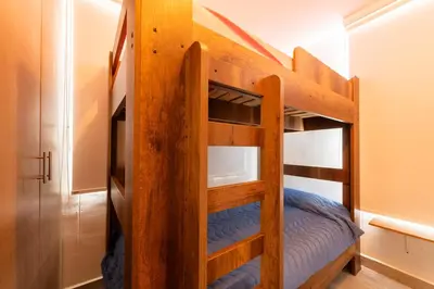 a bunk bed in a bedroom with a bunk bed in a room at Nuevo apartamento en la zona norte de Cartagena in Puerto Tierrabaja