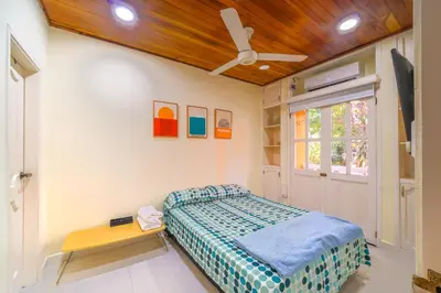 a bedroom with a bed and a ceiling fan at conjunto habitacional las bóvedas in Cartagena de Indias