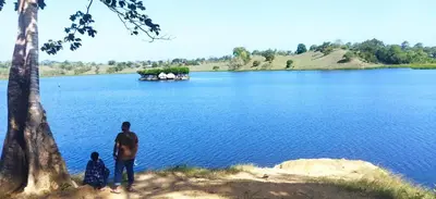 a man and a child standing next to a lake at El Viejo del Mar in San Bernardo del Viento