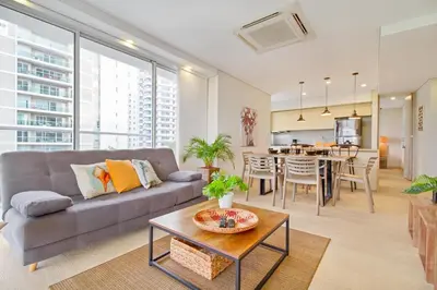 a living room with a couch and a table at Martinique Cartagena - Apartamentos A Corta Caminata De Playa Azul in Cartagena de Indias