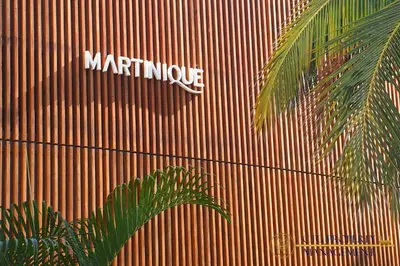a marmite sign on the side of a building at Martinique Cartagena - Apartamentos A Corta Caminata De Playa Azul in Cartagena de Indias