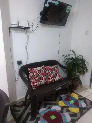 a living room with a chair with a pillow on it at Encantadora casa con ambiente guajiro 2 in Barranquilla