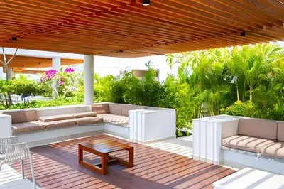 a patio with white furniture and a wooden deck at 1 Dormitorio Cielo Mar. Jacuzzi Privado in Cartagena de Indias