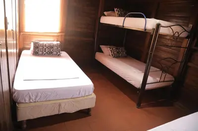 a room with two bunk beds and a window at Club Camping Islamar in Baru