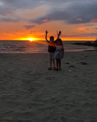 two children standing on the beach at sunset at Jamadis in Tolú