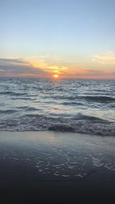 a sunset on the beach with the ocean at Jamadis in Tolú