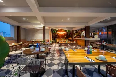 a restaurant with tables and chairs and a bar at Hotel Voilá Centro Histórico in Cartagena de Indias