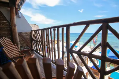 a balcony with a view of the beach and the ocean at Cabaña Coral Azul in Playa Blanca