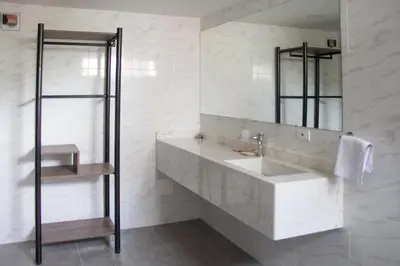 a bathroom with a sink and a mirror at Edificio Casa Tabor in Barranquilla