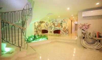 a lobby with a mural of flowers on the wall at Edificio Casa Tabor in Barranquilla