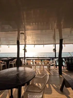 a table and chairs with the ocean in the background at Gafitas in Playa Blanca