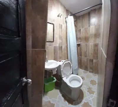 a bathroom with a toilet and a sink at HOSTAL EL BALCONCITO in Cartagena de Indias
