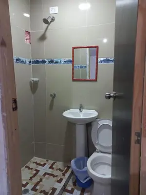 a bathroom with a toilet and a sink at HOSTAL EL BALCONCITO in Cartagena de Indias
