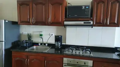 a kitchen with a sink and a microwave at Apartamento en el Sector El Laguito in Cartagena de Indias