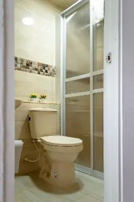 a bathroom with a toilet and a shower at Casa 39-33 in Cartagena de Indias