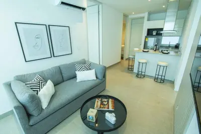 a living room with a couch and a table at Suite de lujo Distrito 90 in Barranquilla
