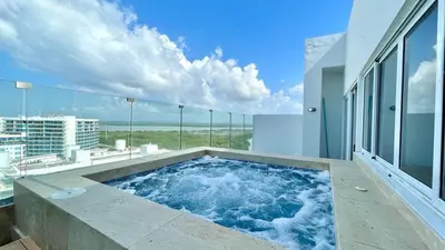 a hot tub on a balcony with a view of the ocean at Penthouse en zona norte cartagena luxury con 3 habitaciones y excelente wifi in Cartagena de Indias