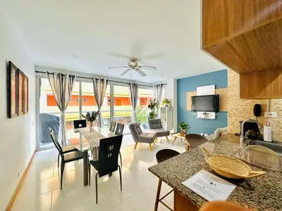 a kitchen and living room with a table and chairs at Edificio con piscina frente al mar con Excelente ubicación piso 4 in Cartagena de Indias