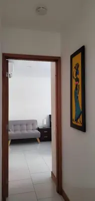 a living room with a couch and a painting on the wall at Edificio con piscina frente al mar con Excelente ubicación piso 4 in Cartagena de Indias