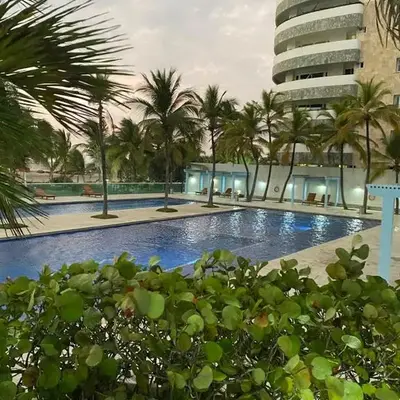 Edificio con piscina frente al mar con Excelente ubicación piso 4